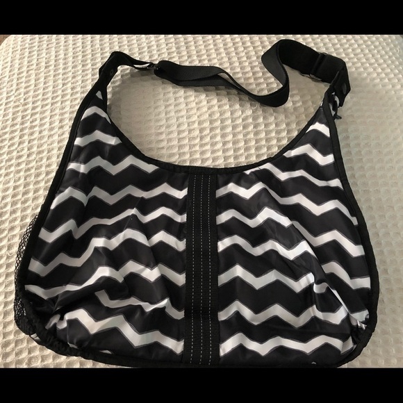 Thirty-One Black White Chevron Nylon Shoulder Bag Casual Summer Beach Pool Bag - Picture 1 of 8